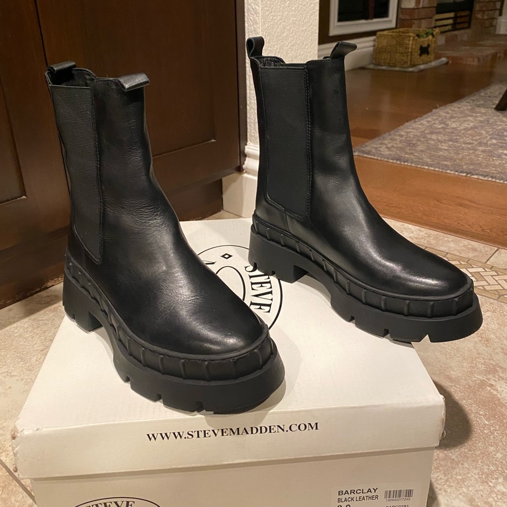 Brand New Steve Madden Barclay Black Leather Boots size 8